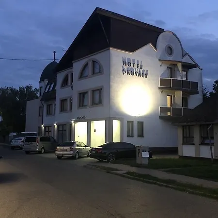 Kovacs Superior فندق 3*